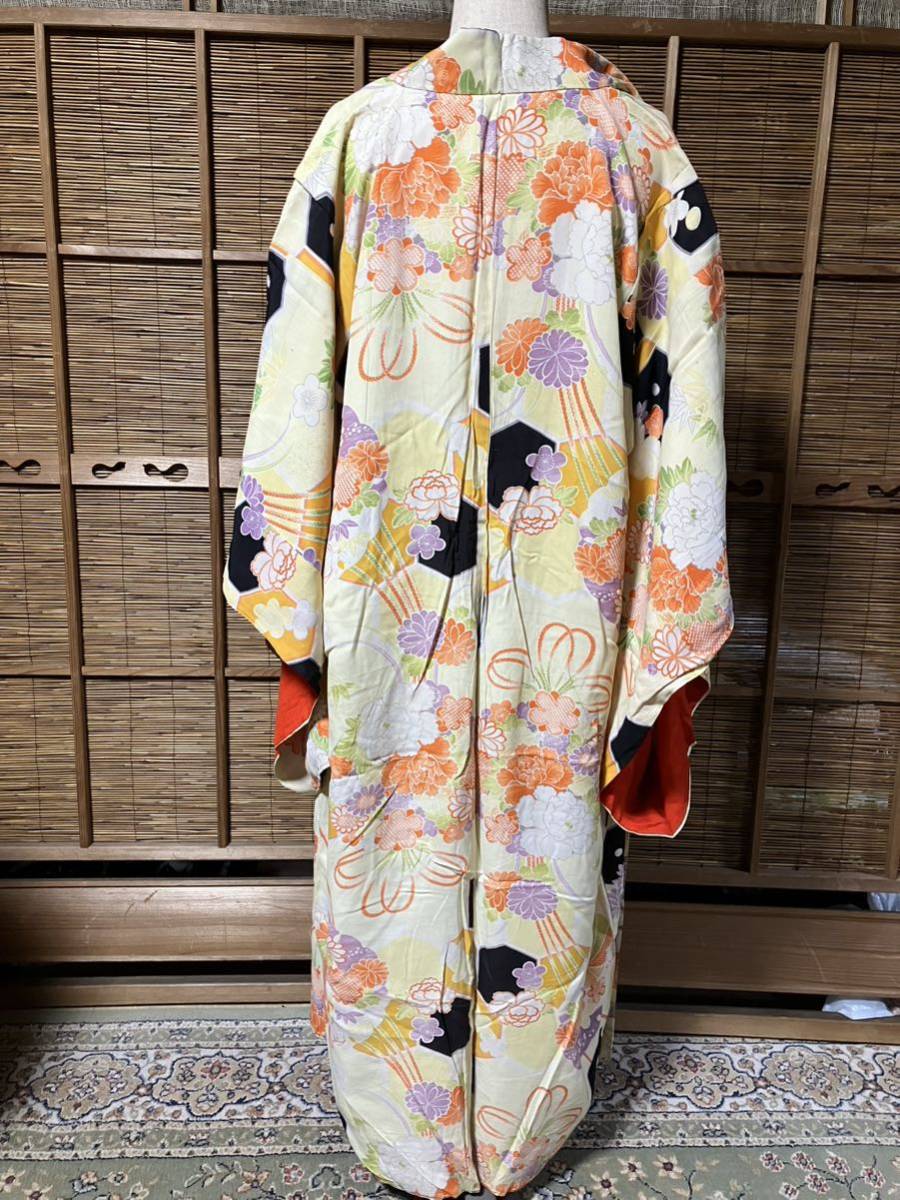  silk long kimono-like garment antique red is seen height 124