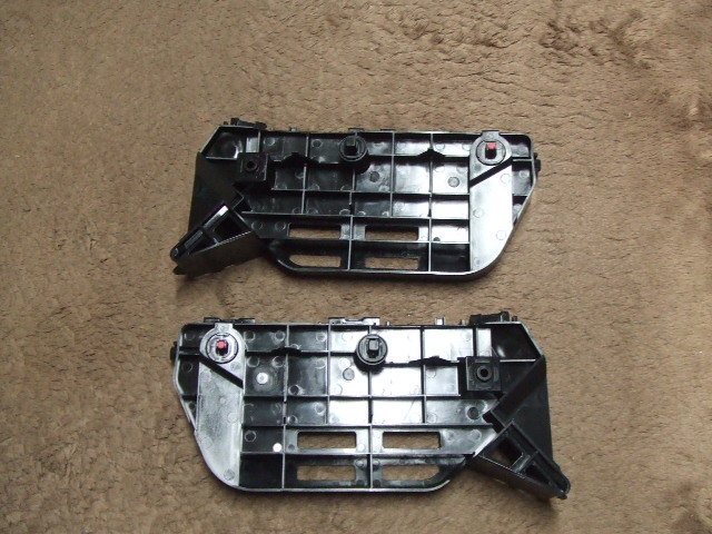 80ヴォクシー/ZRR80W フロントバンパーサイドサポート左右 未 80ヴォクシー/ZRR80W フロントバンパーサイドサポート左右 未