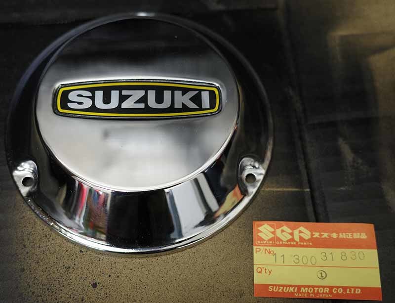 当時物　GT750　純正　ポイントカバー　Genuine NOS Suzuki Gt750 Points Cover 11300-31830　CONTACT BREAKER CAP _画像1