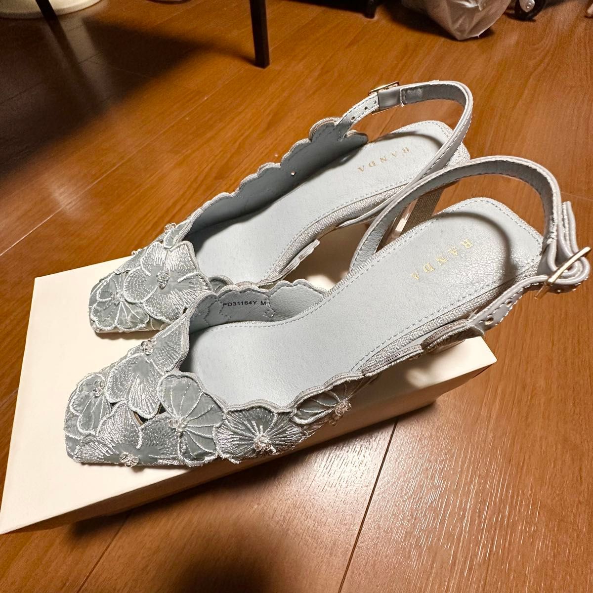 RANDAフラワーカットストラップパンプス ブルーM美品|Yahoo RANDAフラワーカットストラップパンプス ブルーM美品|Yahoo