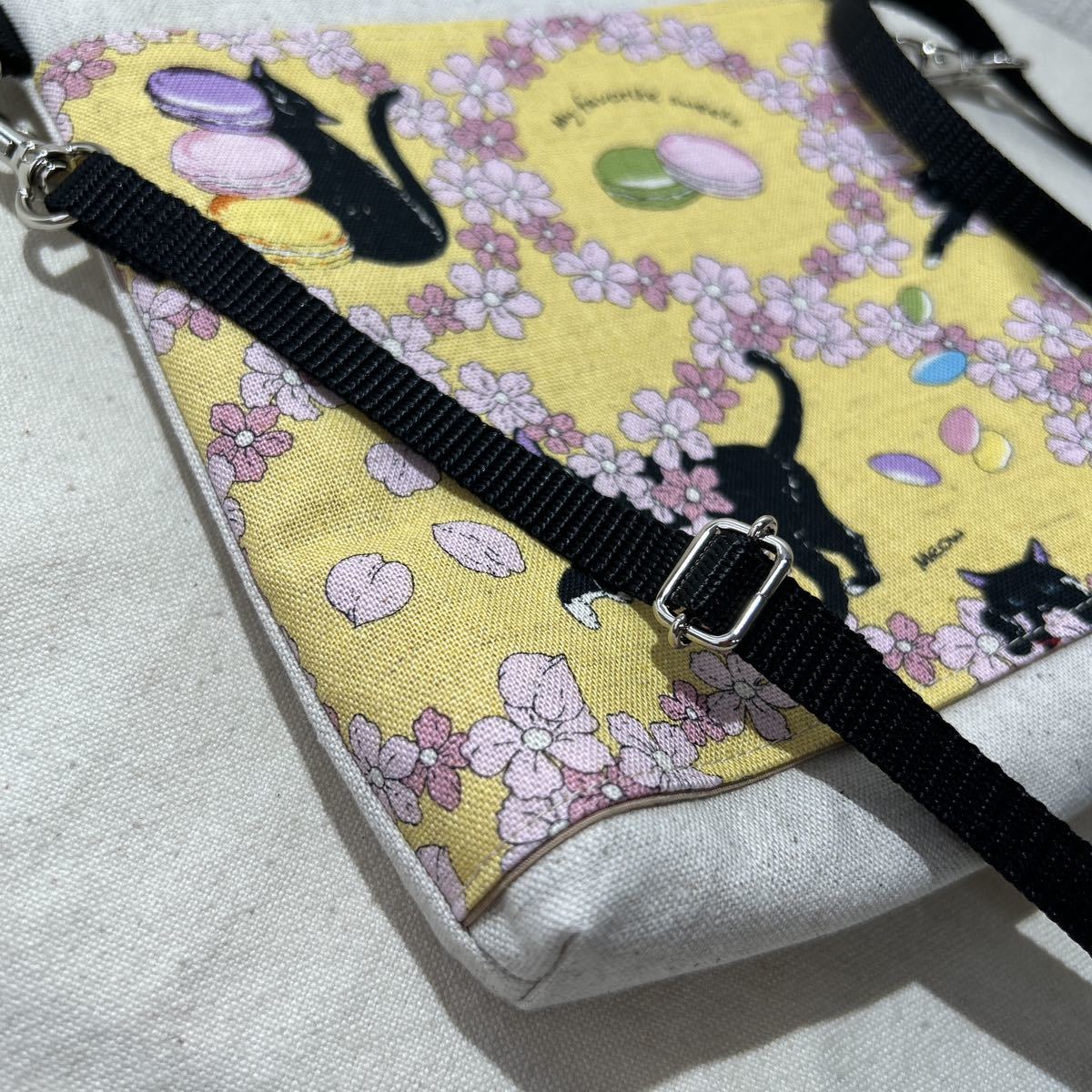 サコッシュ/外ポケット付き/16cm/スマホポーチ/ミニポシェット/ハンドメイド/黒猫桜黄色_画像6