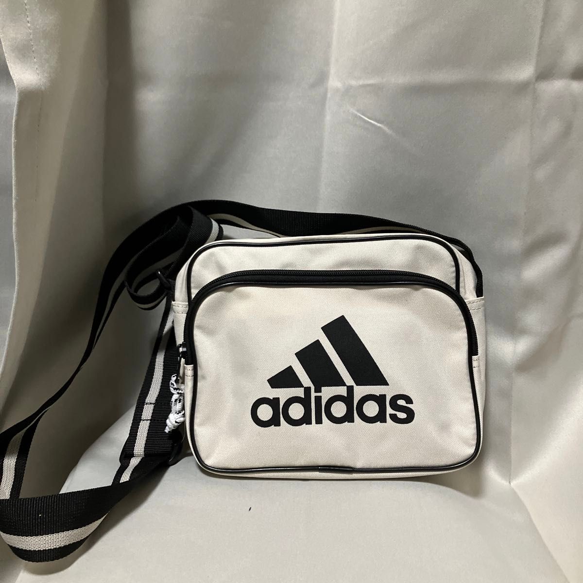 adidas ロゴショルダーバッグ adidasアディダスショルダーバッグ ヨコ型|Yahoo!フリマ(旧