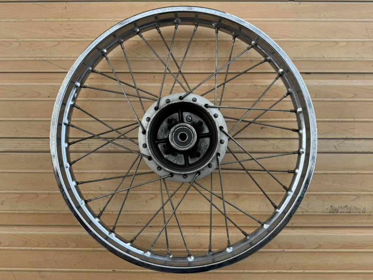 倉庫片付け品　中古　ホンダ　Ｊ　１７×１.４０　Ｃ５０　９０　カブ　リアホイール　スポークホイール　ジャンク　部品どり　純正部品_画像3