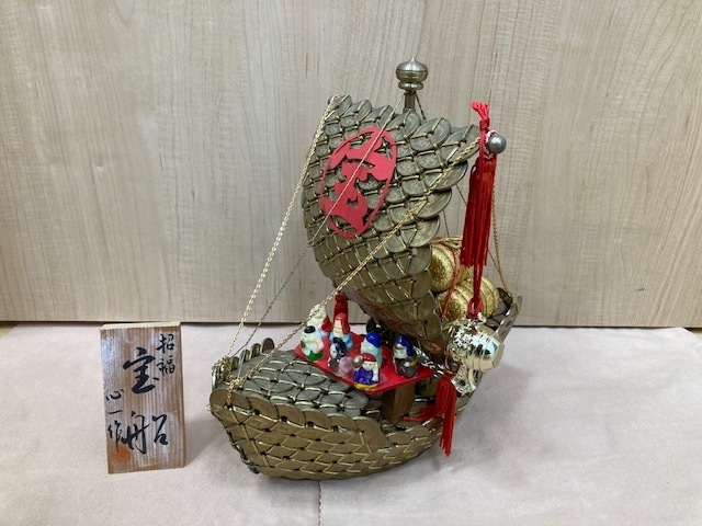 4781* 縁起物 5円玉 五円玉 枚数不明 宝船 七福神 作 金運 置物 オブジェ 金運 開運 招運 インテリア 大漁船 工芸品 コインアート 現状品_画像1