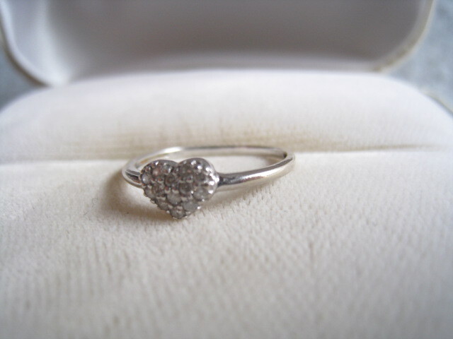 [SAMU]素敵！！きらきら輝き天然ダイヤモンド0.11ct ハート k10WG指輪★美品!の画像4