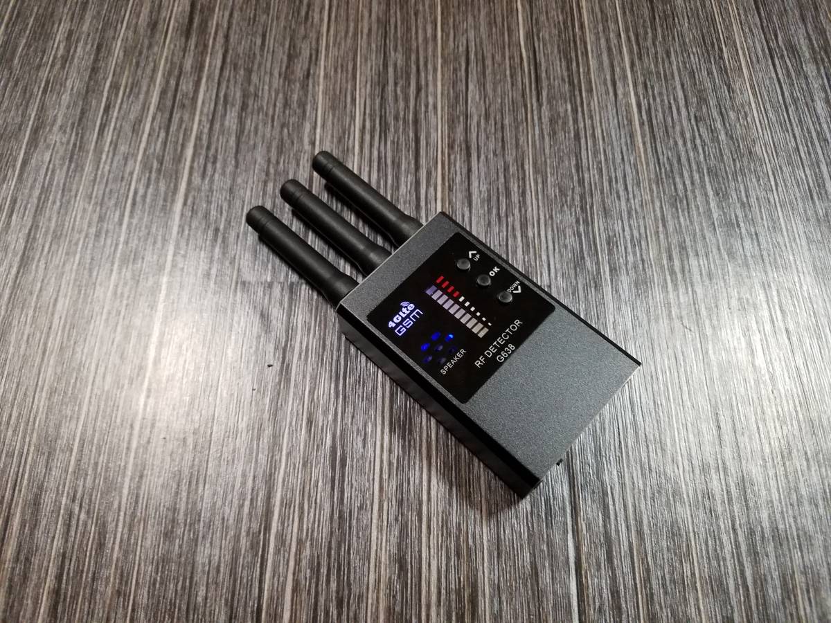ё RF DETECTOR 電波探知機 ☆GPSトラッカー 盗聴器 隠しカメラ WiFi電波の発見に