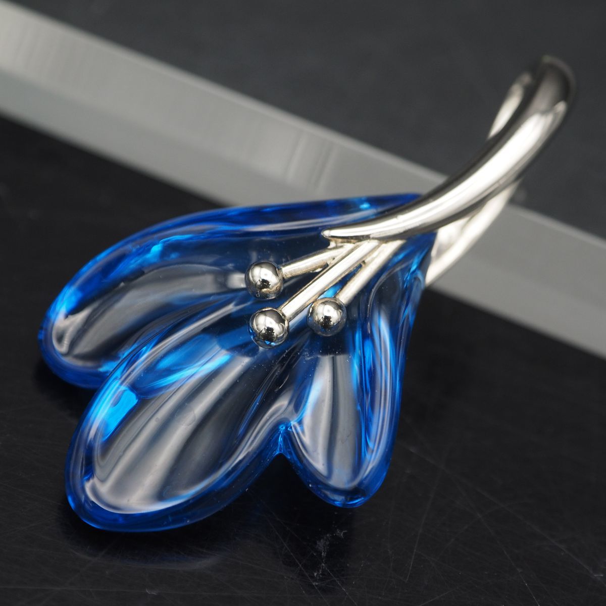 L195 クリスタルガラス ペンダント トップ ブルーカラー フラワー デザイン シルバー チャーム ヘッド