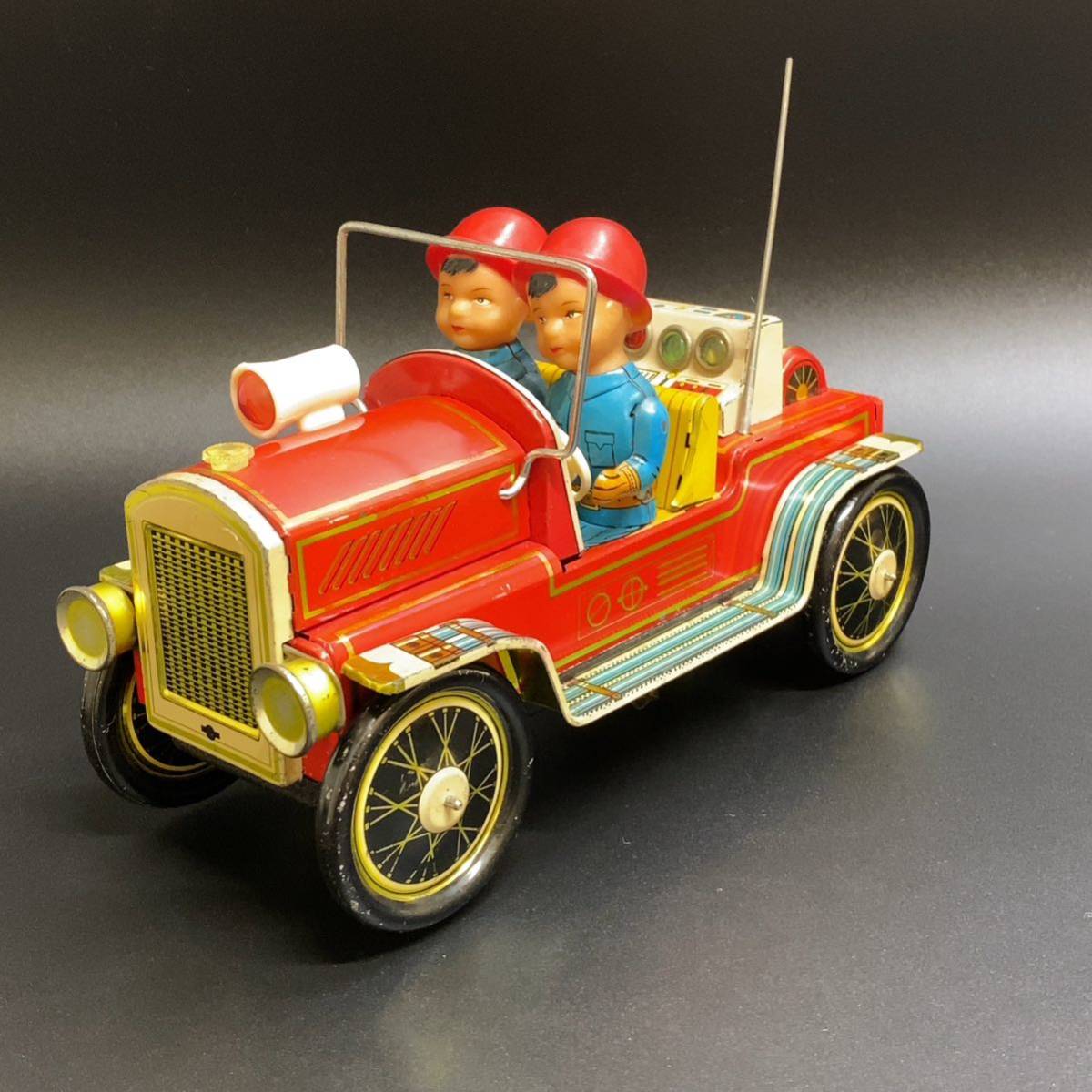【動作品】当時物 ブリキ 玩具 消防車 頭部はソフビ クラシックカー 赤 昭和 レトロ 電池駆動 難あり ミニカーの画像1