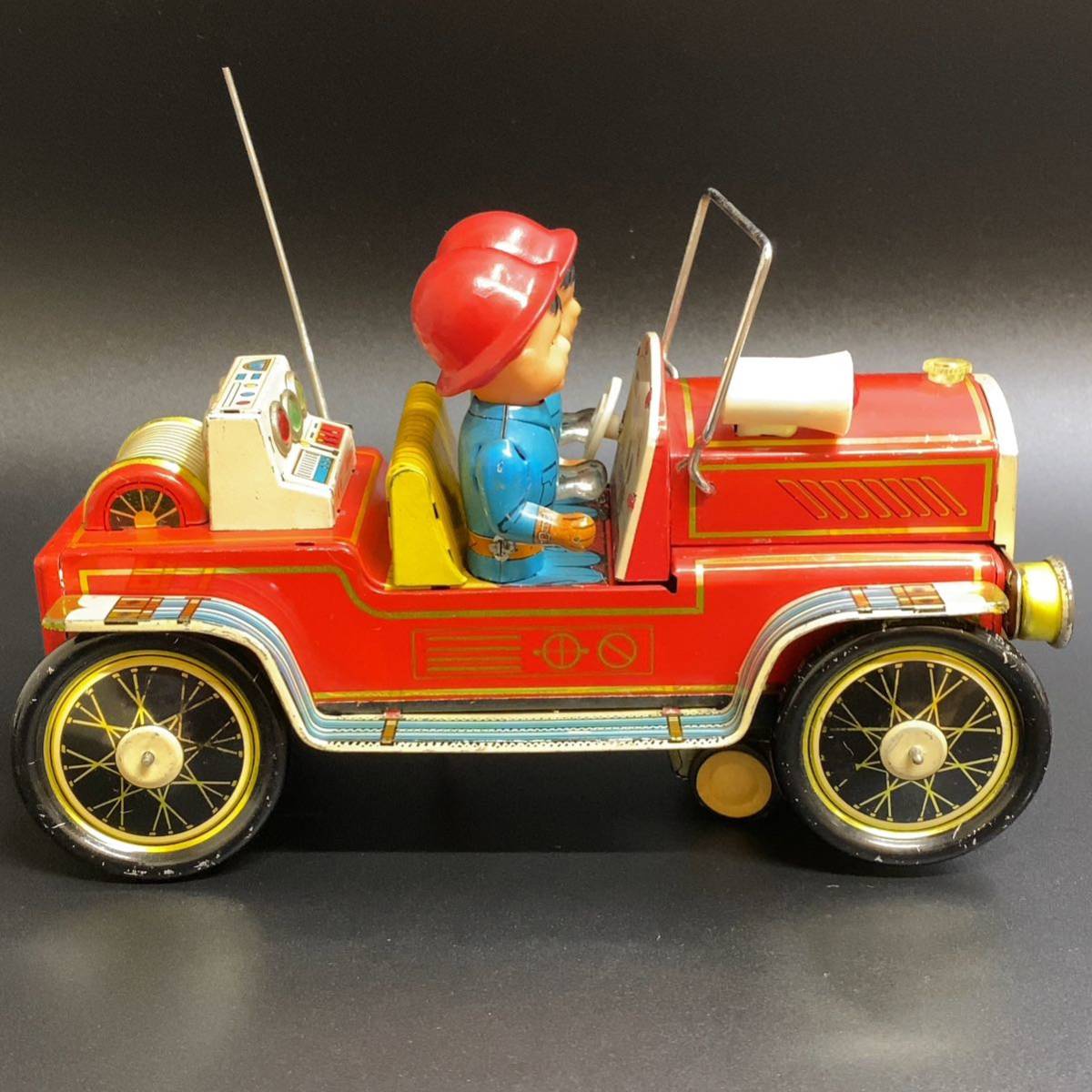 【動作品】当時物 ブリキ 玩具 消防車 頭部はソフビ クラシックカー 赤 昭和 レトロ 電池駆動 難あり ミニカーの画像4