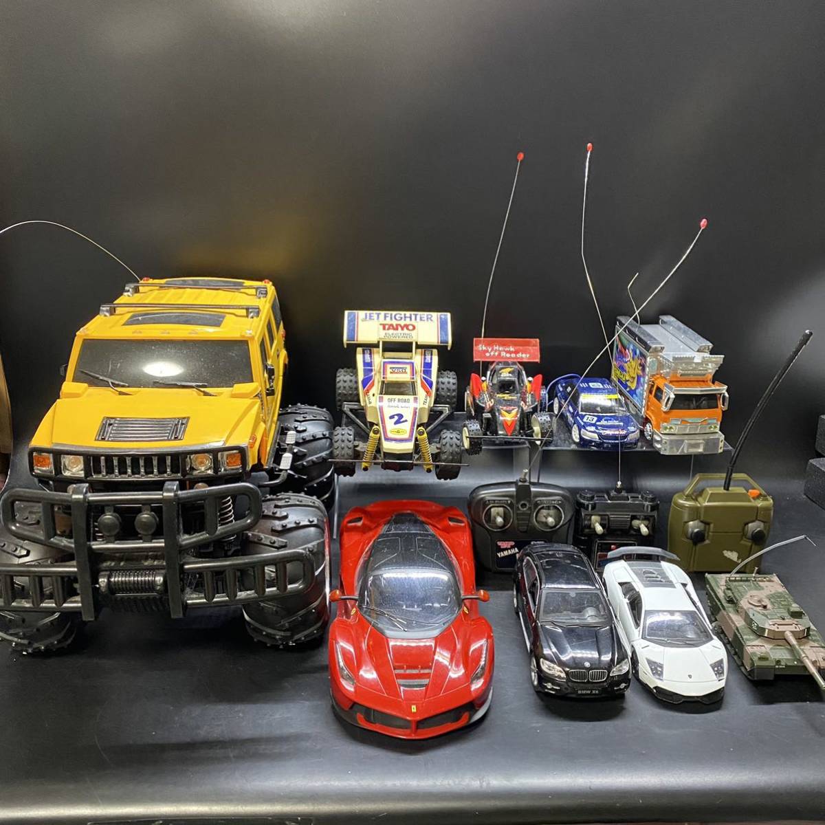 【現状品】ラジコン まとめ 9台 ハマーH2 全長45センチ フェラーリ オフロード バギー デコトラ 戦車 RC 動作確認 未チェック 当時物 車_画像1