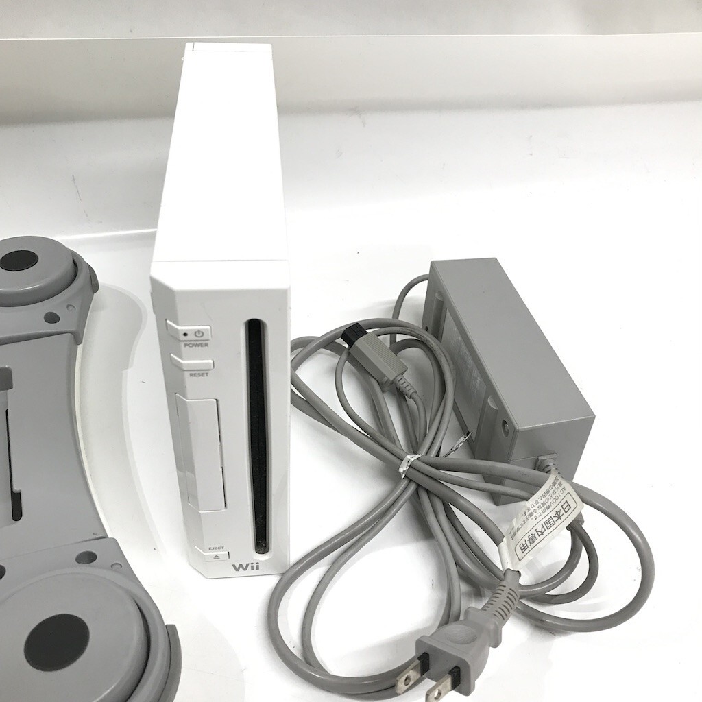任天堂 Wii RVL-001 本体 リモコン ハンドル ヌンチャク バランスWiiボード RVL-021DS Lite まとめてセット 角D0209-14の画像3