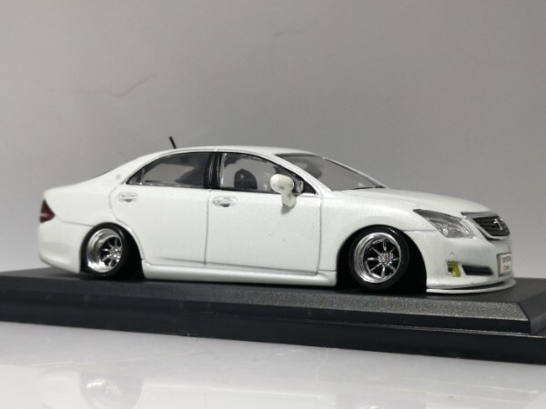 1/43 ノレブ Toyota Crown Royal Saloon S200 (2008）改 アルミ 深リム ローダウン 改造 クラウン リップスポイラー カスタム 国産名車 _画像3