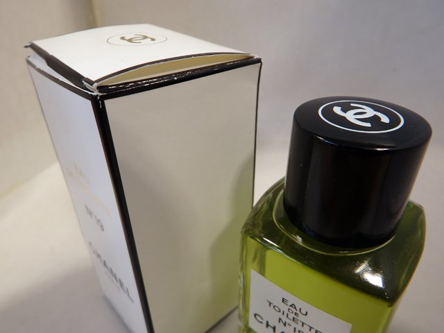 * CHANEL Chanel PARIS N°19 No.19o-teto crack 100ml remainder amount almost full amount France made origin box attaching perfume *