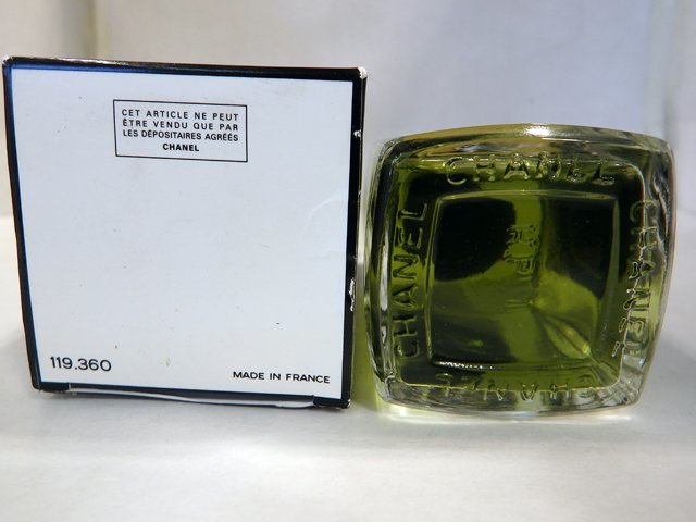 * CHANEL Chanel PARIS N°19 No.19o-teto crack 100ml remainder amount almost full amount France made origin box attaching perfume *