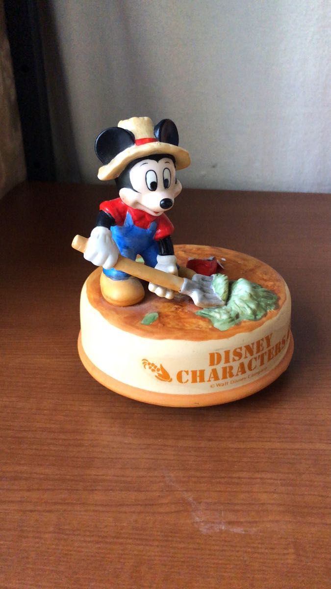Disneyディズニーランド　オルゴール　陶器製　ミッキー