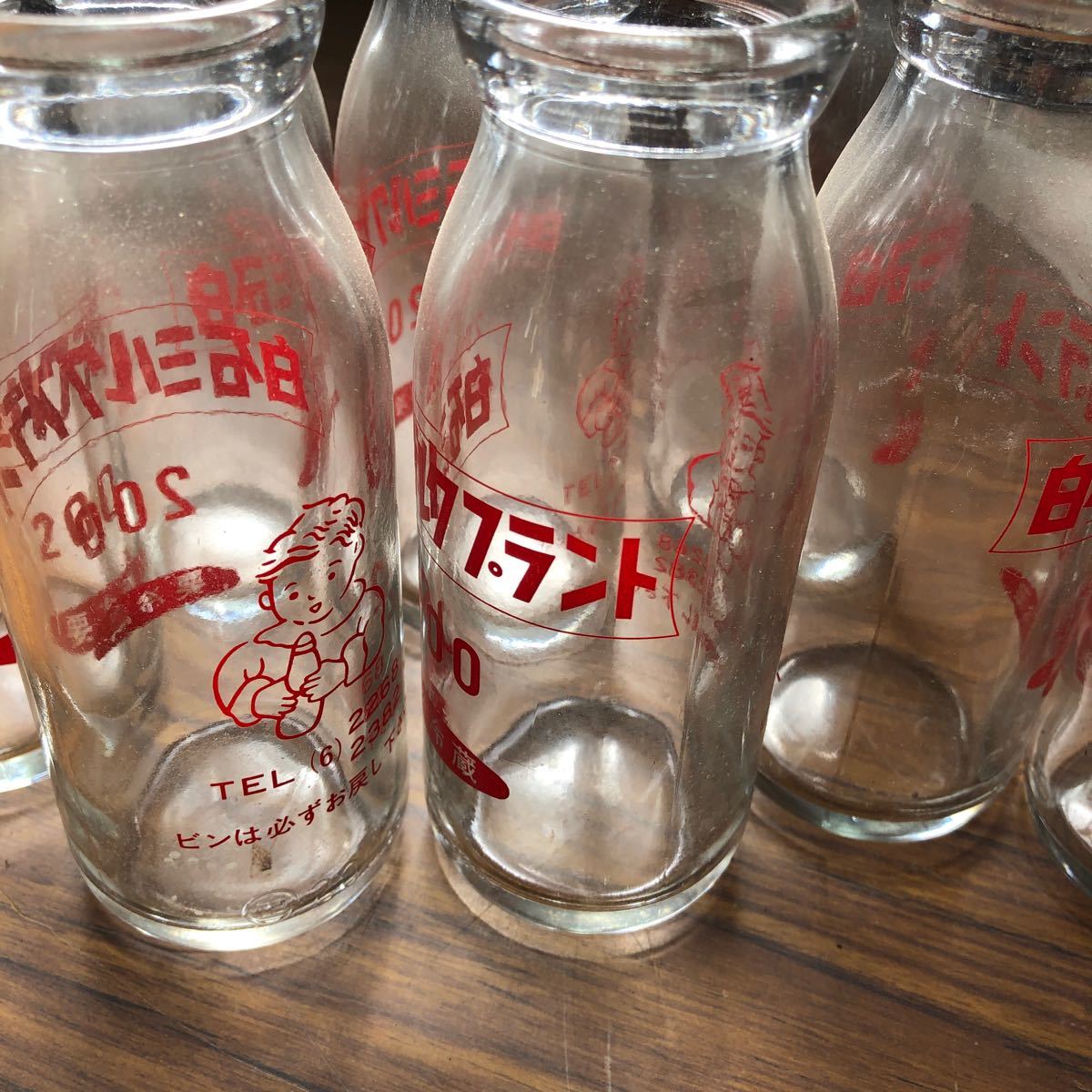 昭和レトロ ご当地　牛乳瓶 ガラス瓶 十本　ミルク瓶　硝子瓶 未使用牛乳瓶蓋　多数　未使用　_画像4