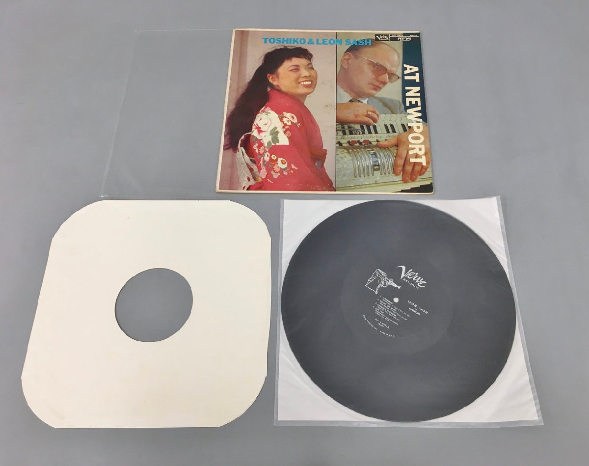 LPレコード Toshiko & Leon Sash/At Newport Verve Records MGV-8236 深溝 2401LBM078の画像3