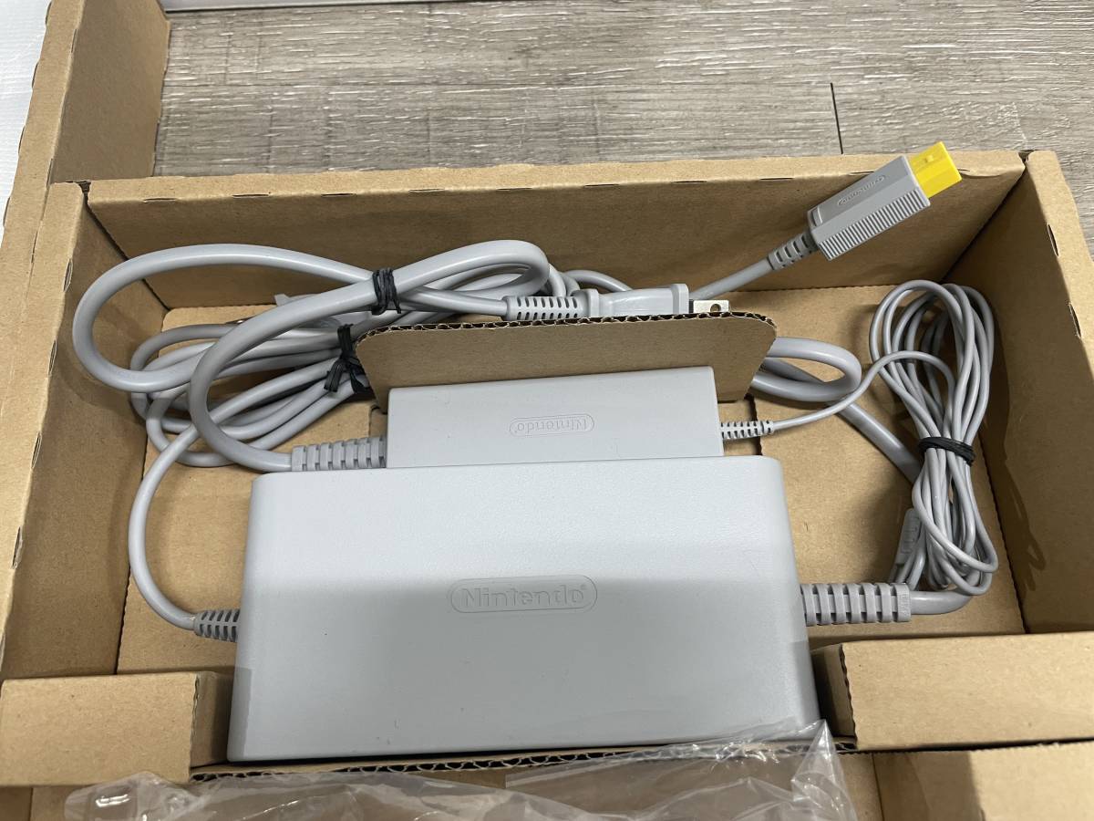 ☆ WiiU ☆ プレミアムセット シロ 32GB 動作品 本体 ゲームパッド 純正アダプター 箱 説明書 付属　Nintendo Wii U 任天堂 9136_画像8