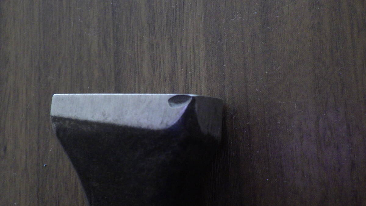 中古品 板金工具 駒の爪 上面寸法42㎜×32㎜ 検索金床鋸目立て彫金_製造時からの欠けが側面にあります。