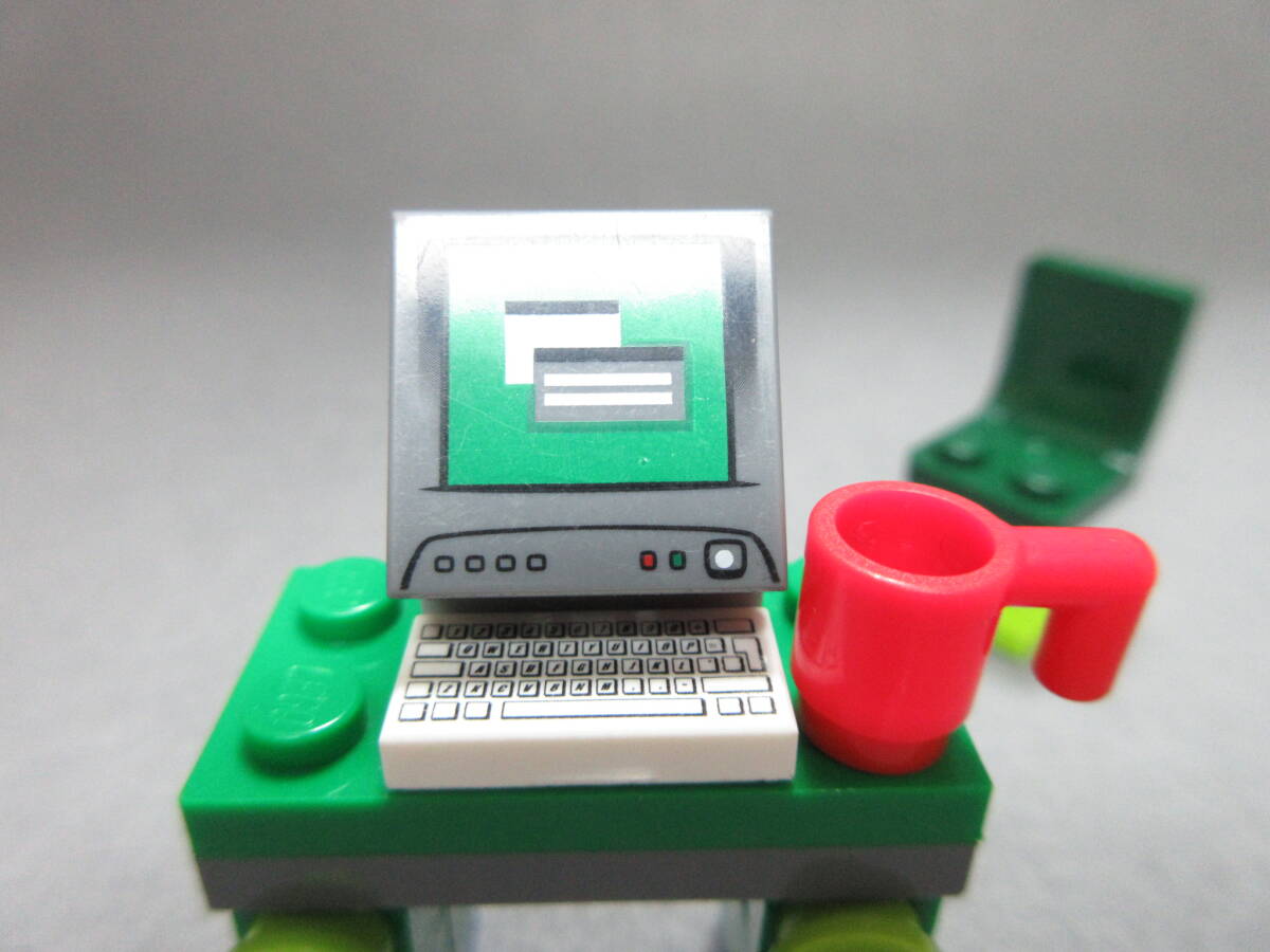 LEGO★1 正規品 パソコンデスク 同梱可能 レゴ シティ タウン 学校 会社 オフィス 家 サラリーマン 教授 先生 モニター キーボード_画像3