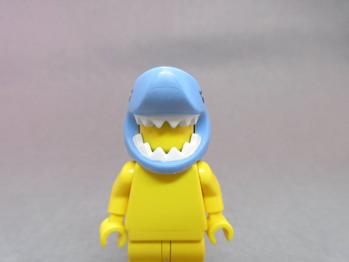 LEGO★U 正規品 未使用 サメ 着ぐるみ 被り物 ミニフィグ シリーズ 同梱可能 レゴ minifigures series ミニフィギュア 生き物 海洋生物_画像2