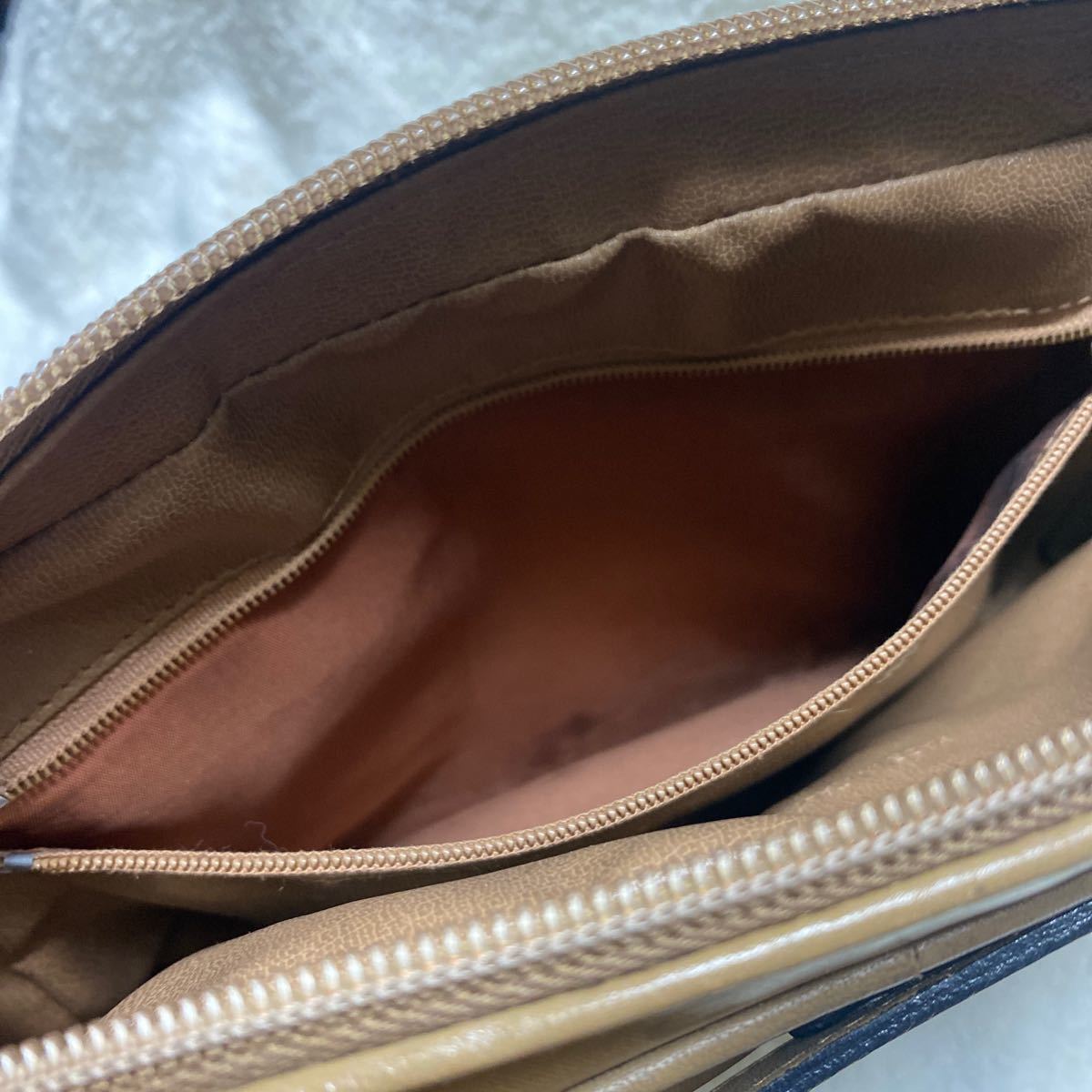 LANCEL ランセル ショルダーバッグ 斜めがけ 肩掛け PVC ブラウン系 ロゴ 鞄 軽量　スクエア コンパクト ヴィンテージ ハンド 鞄 かばん