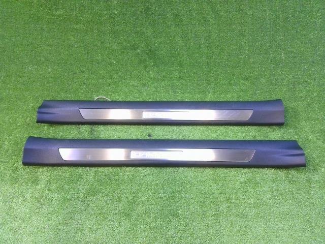  Harrier ZSU65W ZSU60W scuff plate front 2 pieces set ilmi attaching * lighting tested used 