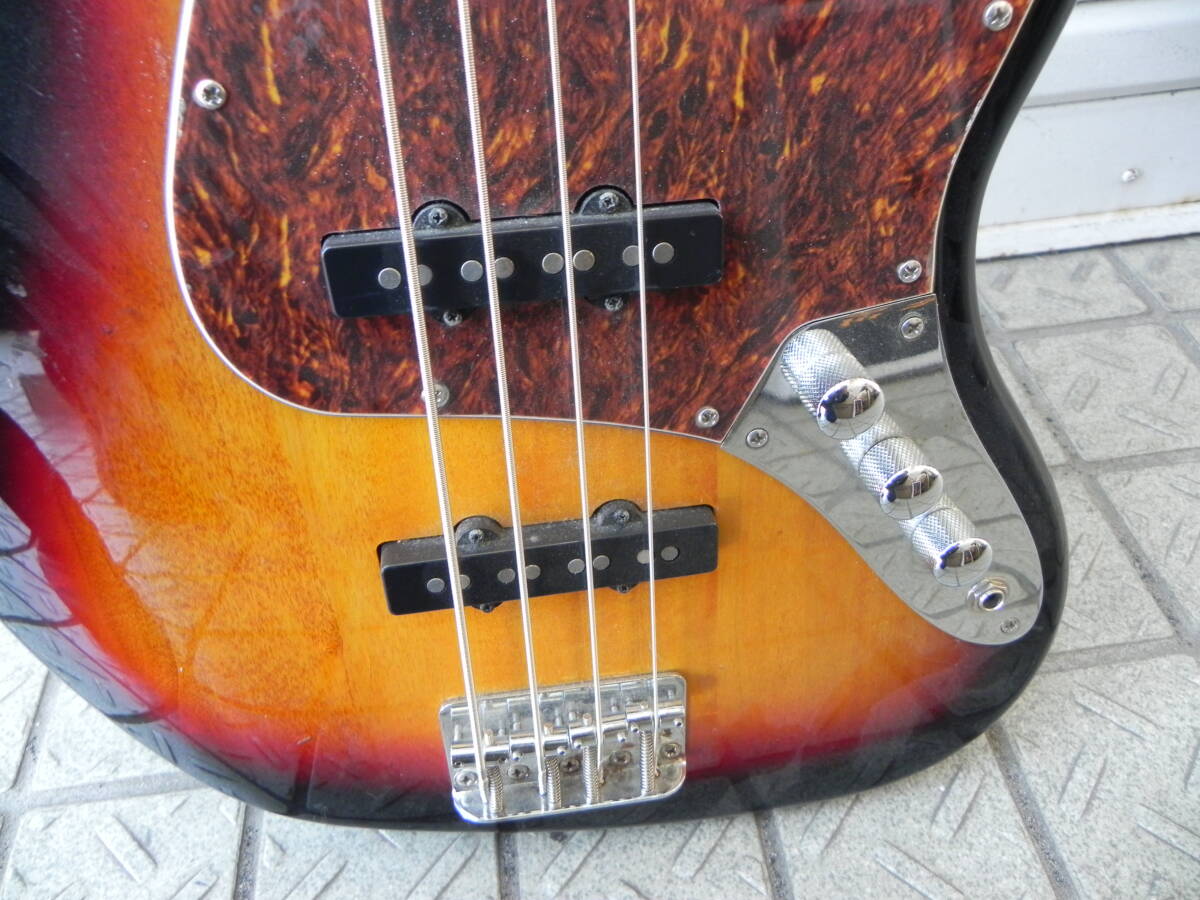 中古　＊ 　FENDER　　Squier　：　JAZZ BASS　（ジャンク扱い）_画像3