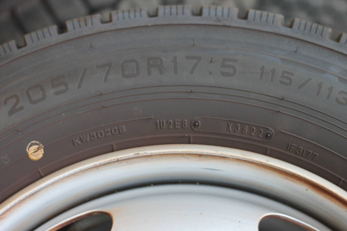 #2504 トラックパーツ！キャンター１７．５インチ ５穴 ６本セット ミックス 205/70R17.5 中古タイヤセット！＃格安タイヤ #バリ山_画像2