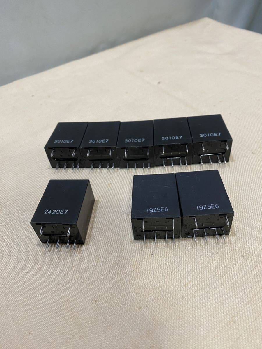 ＜OMRON＞＜G3F-202SN・G3FD-X03SN＞＜SOLID STATE RELAY＞＜未使用・保管品＞＜8個＞(4141b)_画像1