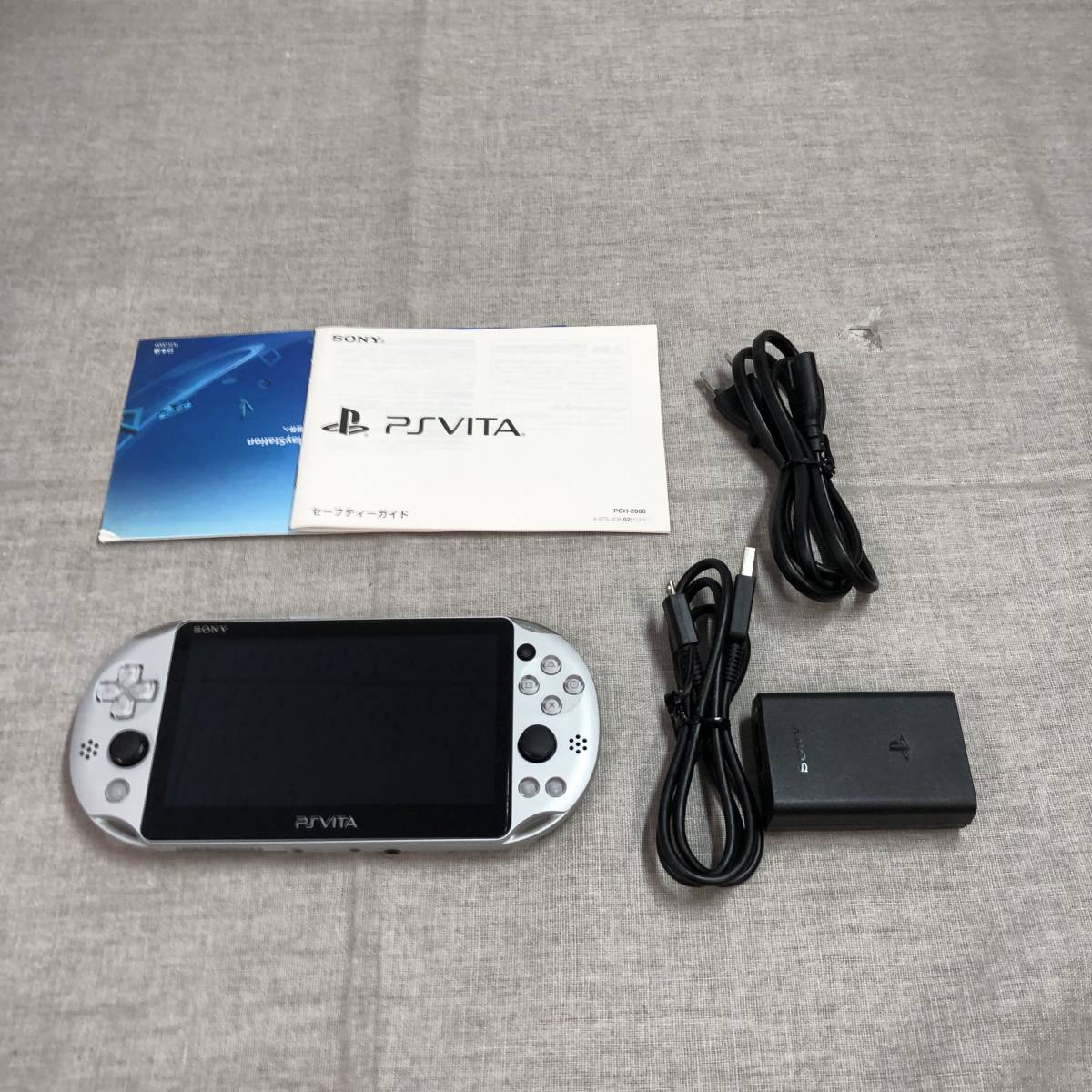 PlayStation Vita Wi-Fiモデル シルバー (PCH-2000ZA25)_画像2
