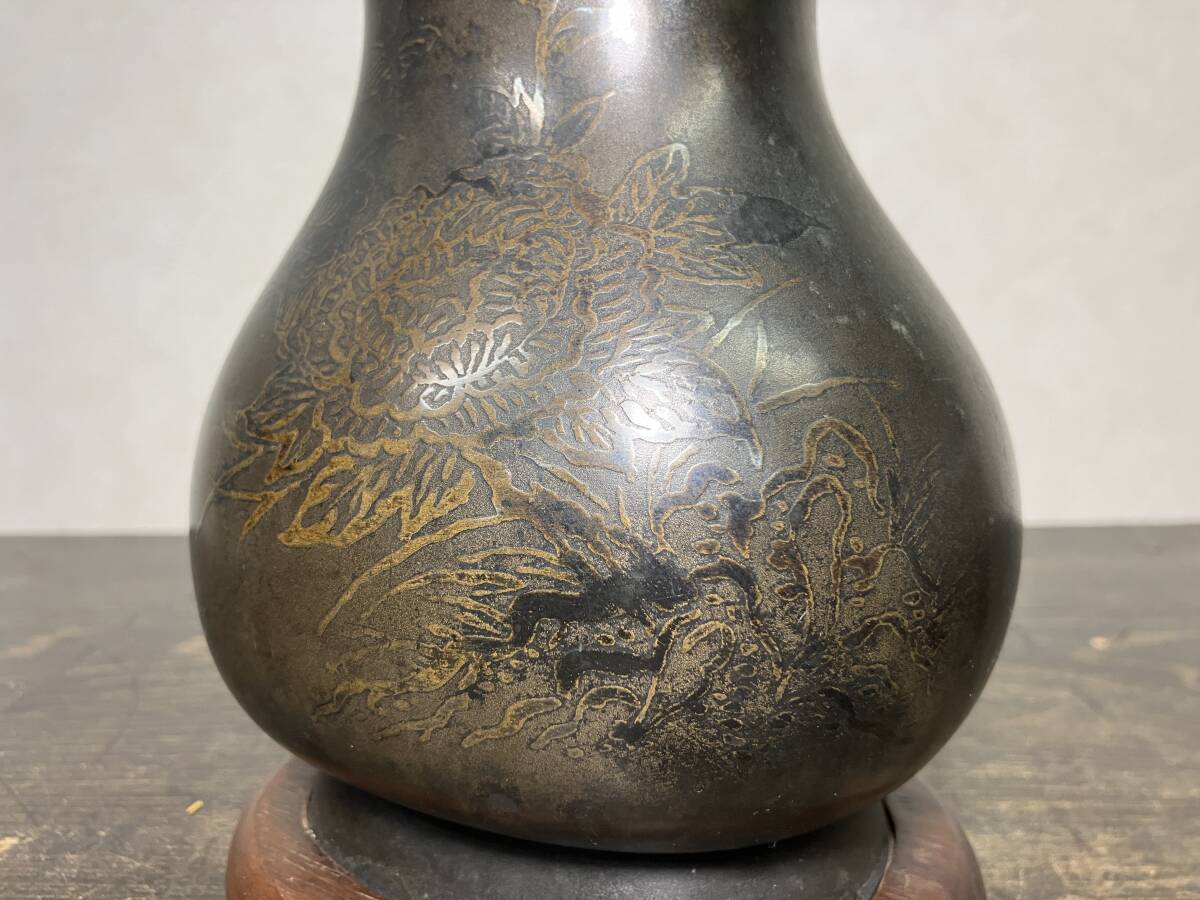 京都⑥ 古銅製 亀花蝶文 花生 唐木台付 高さ18.7cm 幅13.0cm cxp_画像5