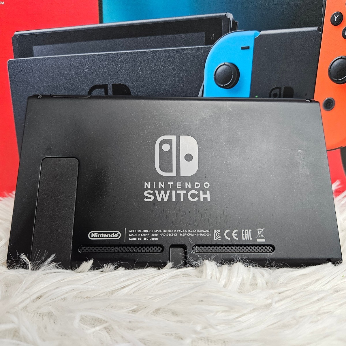 美品　Nintendo Switch ニンテンドースイッチ ネオンブルー ネオンレッド　初期化済　あつまれどうぶつの森　クリアケース付_画像3