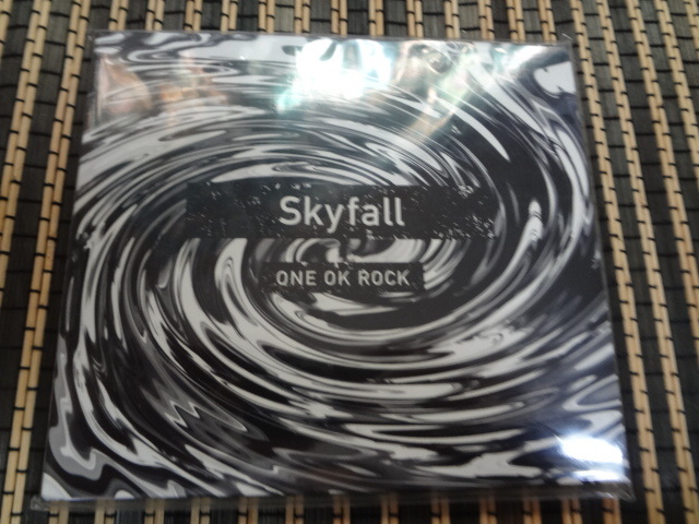 即決　送料無料　ONE OK ROCK ワンオク Skyfall 会場限定盤 CD _画像2