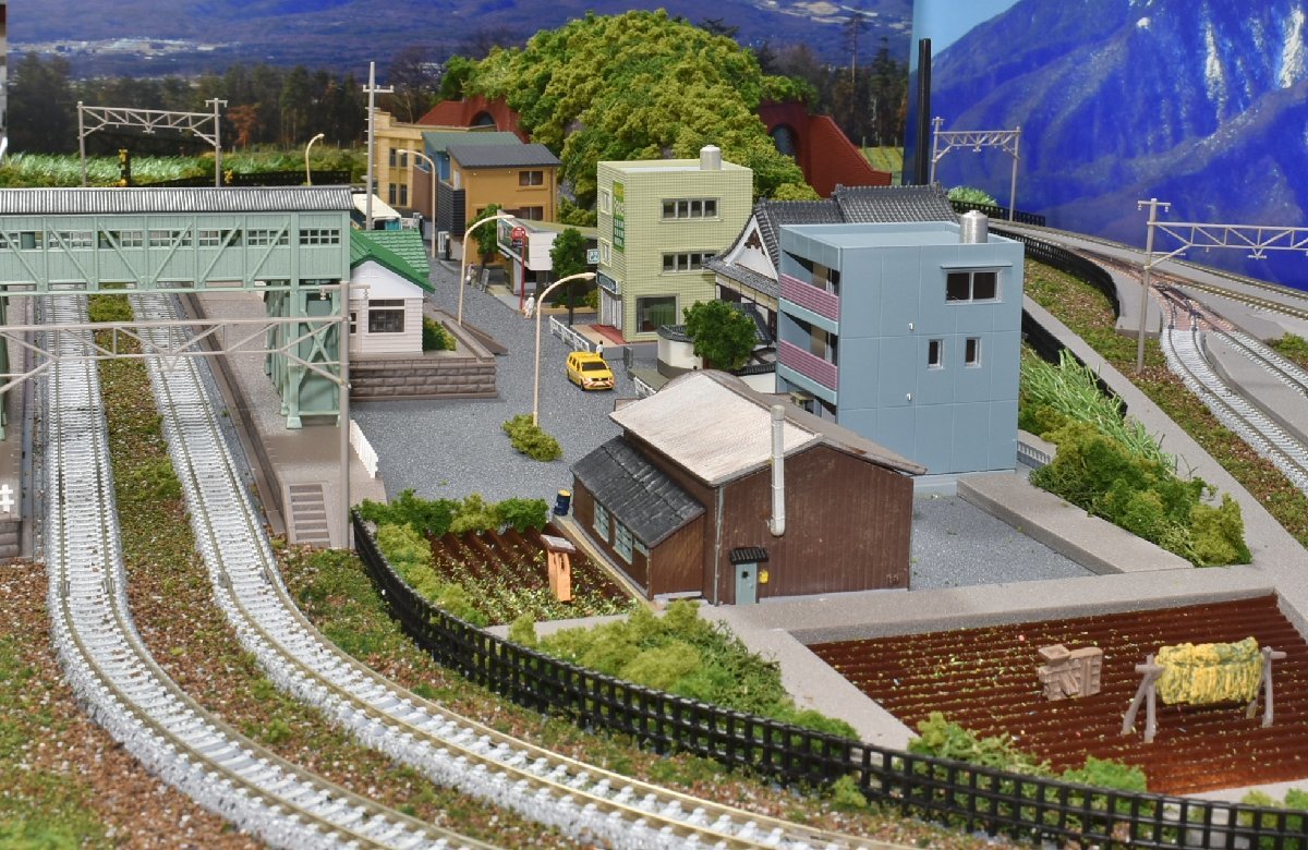 【SAZAN】鉄道ジオラマレイアウト複線※120x60cm 昭和の街並み (Ｗクロスポイント&2線ヤード)★S_画像2