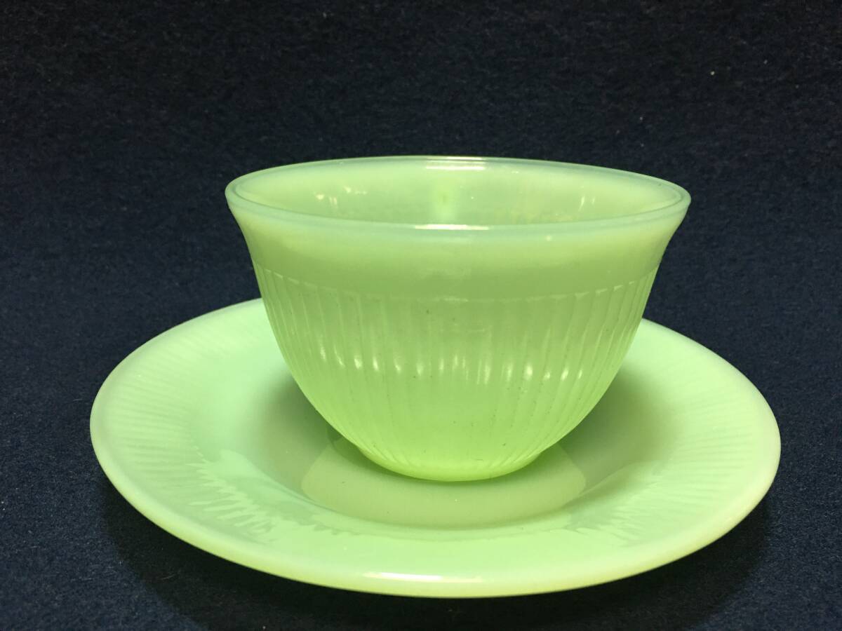 *[ замечательная вещь .]* Fire King cup & блюдце Jedi je-n Ray незначительный зеленый античный посуда Fire-King OVEN WARE MADE IN USA прекрасный товар 