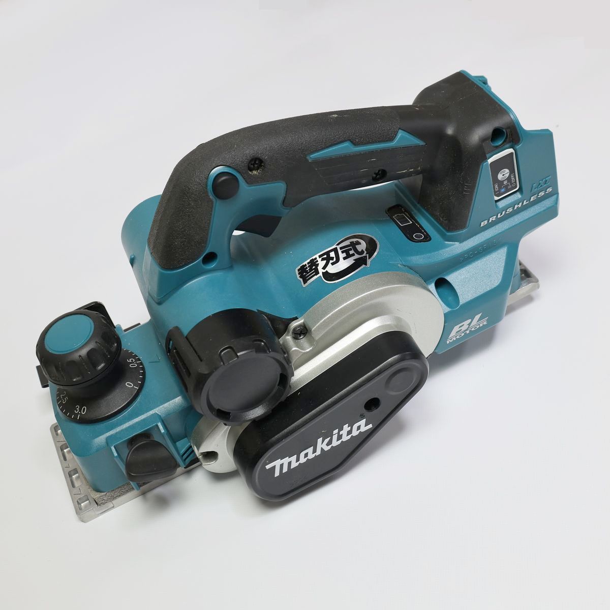 マキタ makita 充電式カンナ KP181DZ 18V 中古品 替刃式 バッテリー 充電器別売_画像1