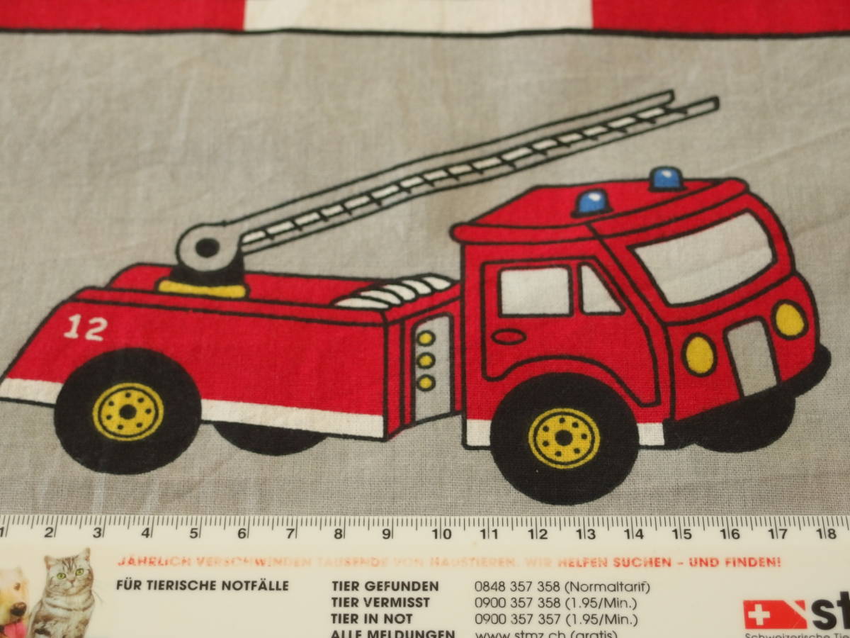 ドイツ製 ファブリック / ハギレ / 生地 / 布地 (ドイツの消防車、1) 97cm X 130cm_画像3