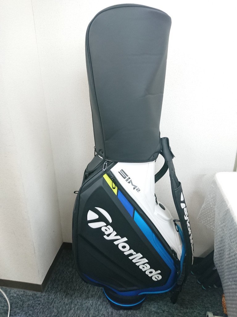 114062《良品》TaylorMade テーラーメイド SiM2 キャディバッグ ゴルフバッグ 口径22cm フード付き_画像1