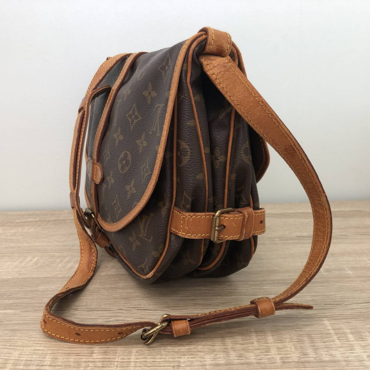 【5000円スタート】LOUIS VUITTON ヴィトン ショルダーバッグ ソミュール30 M42256 モノグラム 斜め掛け レディース _画像3