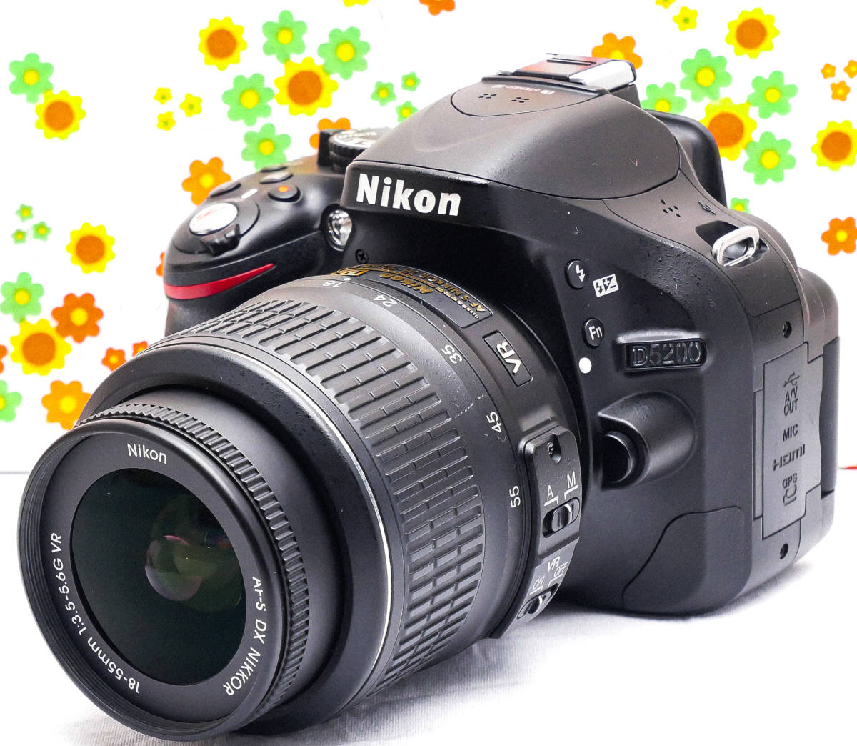 美品 Nikon D5200☆高画質一眼レフ☆スマホ転送可☆動画撮影可！☆自撮り可能！☆画面が回転する！