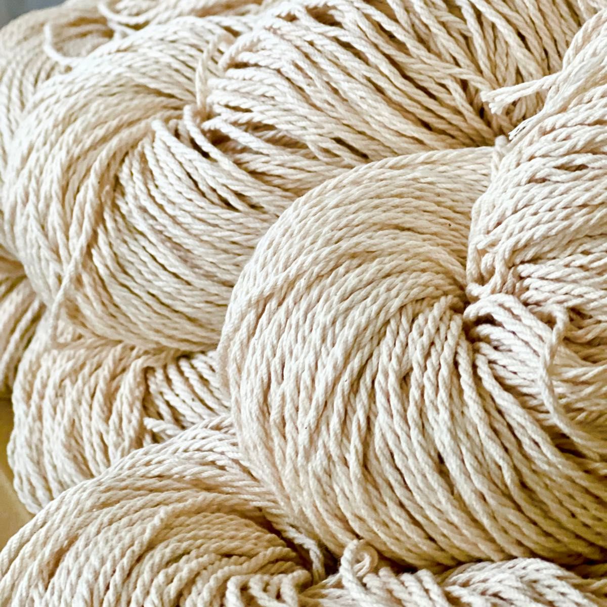 毛糸【カポック100%】木の実から作ったカポック綿100%で作られた毛糸　680〜700g入　天然繊維