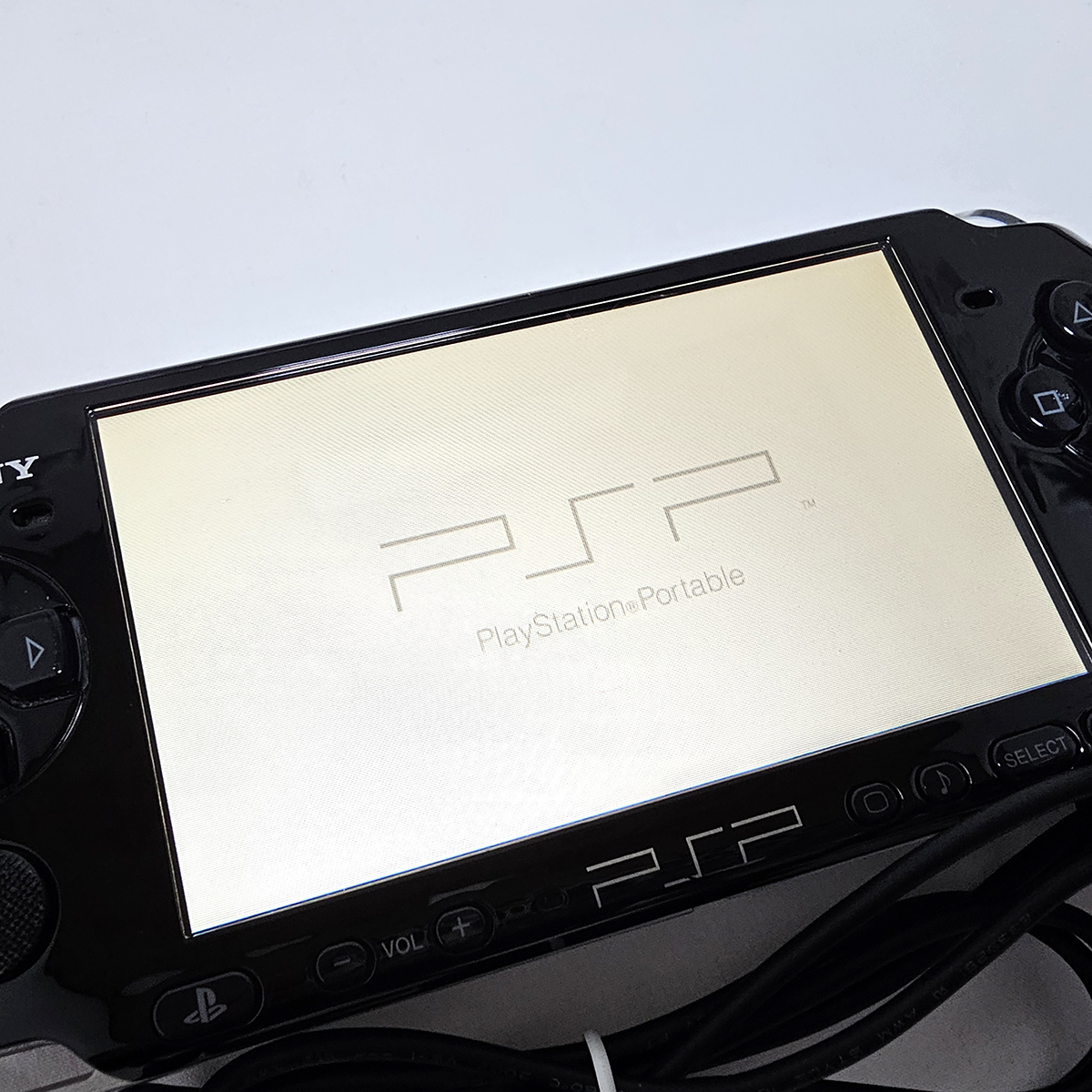 中古 PSP 本体 と クライシスコアファイナルファンタジーソフトセット 充電池なし PSP-3000 CCFF7 ソニー ゲーム機 プレイステーション_画像7