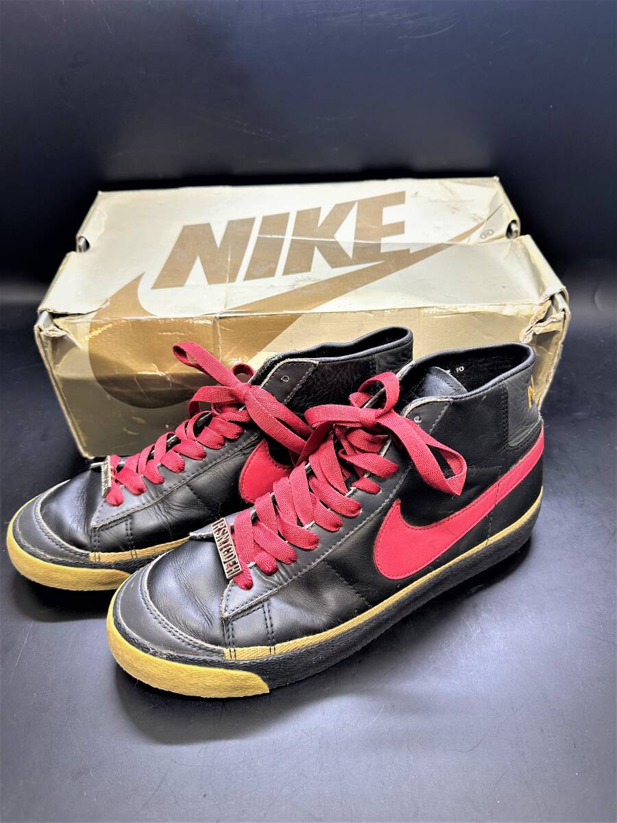 NIKE　ナイキ　BLAZER　MID　スニーカー　メンズ　28ｃｍ　306800-061　箱あり　観賞用　ブラック　レッド　NS00152_画像1