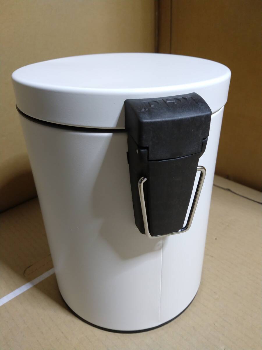  junk [ damage ]Kelakela pedal bin white 20878 [5L / pedal type ]