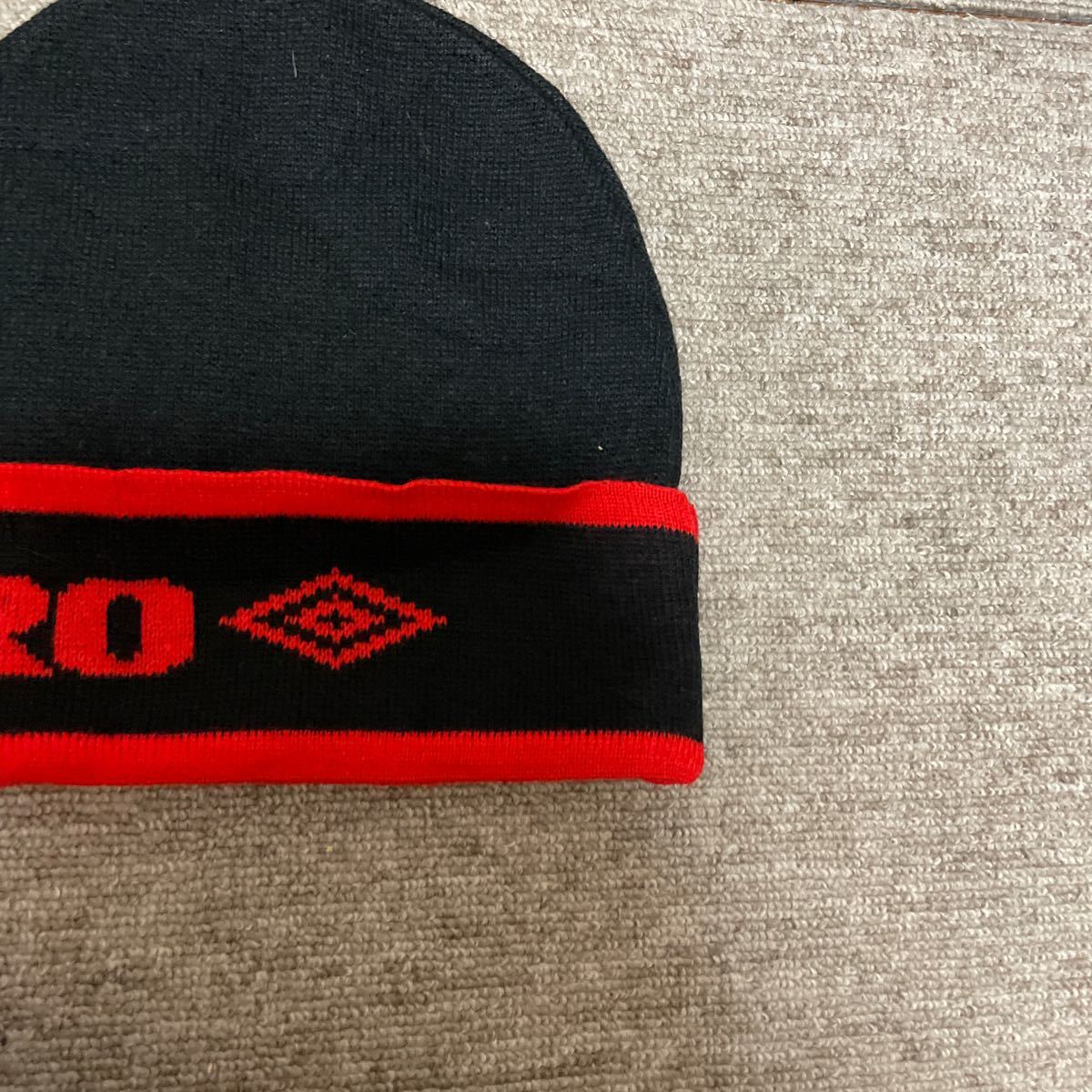 アンブロ umbro スウェーデン製 ニット帽 フリーサイズ 黒 赤_画像3