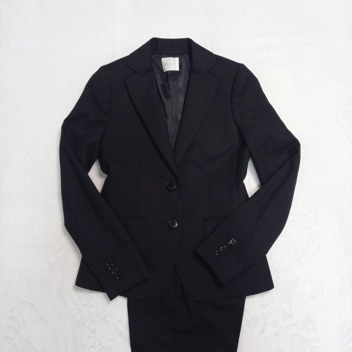 【美品】PLST　PLS+T　プラステ スーツ ジャケット パンツスーツ セットアップ　黒　ブラック　Mサイズ　38 ビジネス 美シルエット_画像2