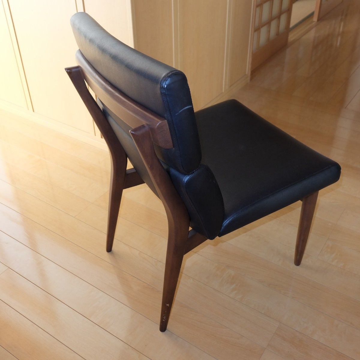 シギヤマ家具 ダイニングチェア 椅子 いす イス ブラック 黒 合成皮革 天然木 無垢材 オーク材