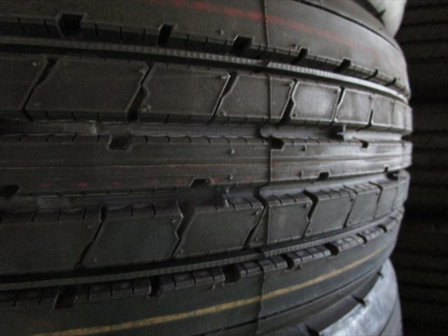 送料無料 新車外し 245/70R19.5 BS R173 2023年製 12本セット イボ付き バリ溝の画像5