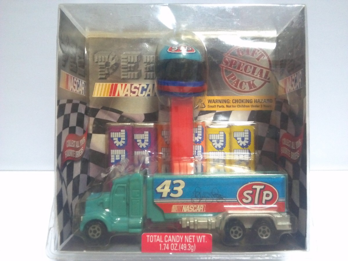 NASCAR #43 PEZ☆ TRUCK AND HELMET DESPENSER /CANDY 未開封品 レアの画像2